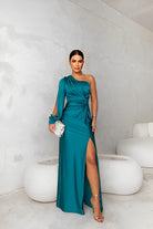 Sophie one-shoulder avondjurk model styling lifestyle