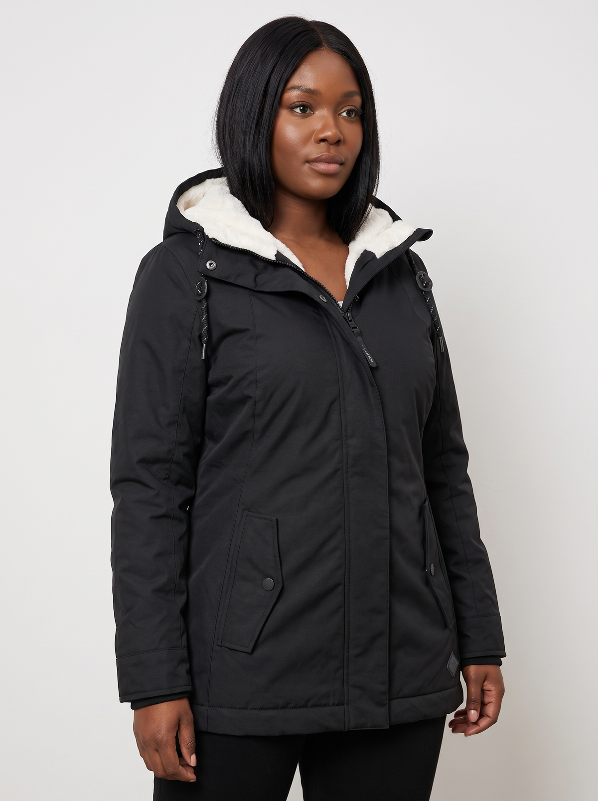 Maggie Lange Winterparka met Capuchon en Teddyvoering – Zwart (detail)