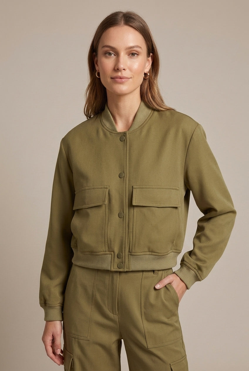 Lichte bomberjas dames – relaxed fit met drukknopen – Army Green